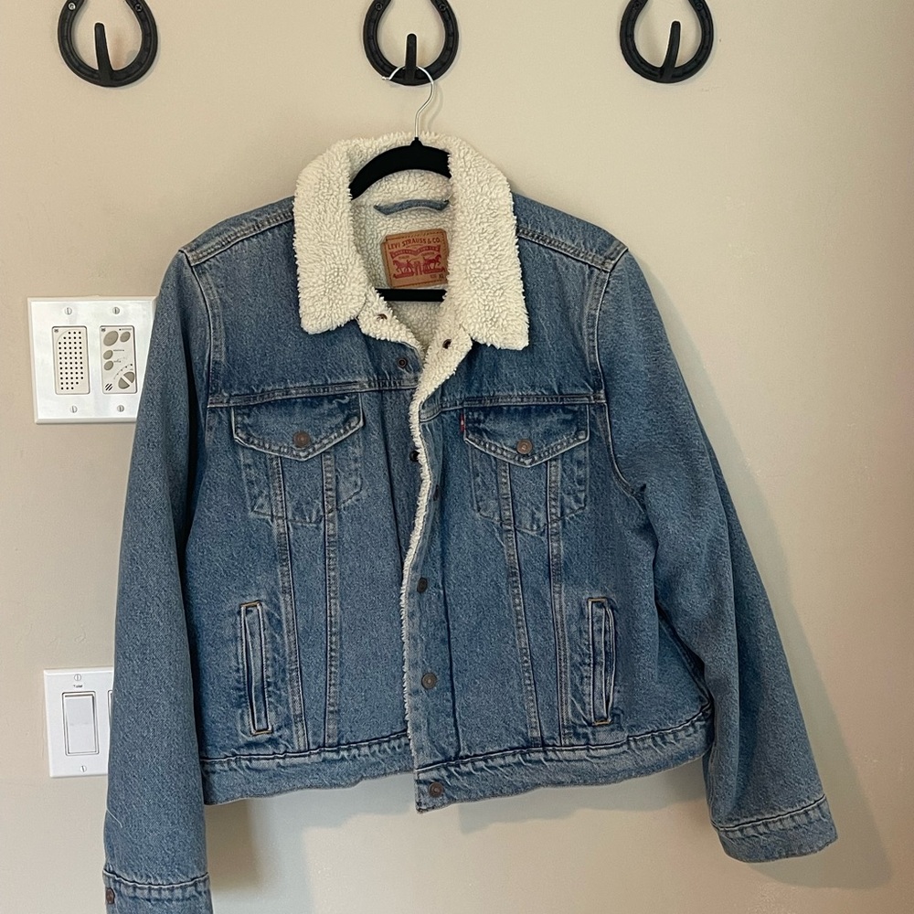 Levi's Classic Blue Denim Jacket with White Lining